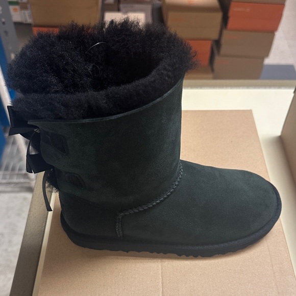 Faded but brand new!! $100 off!!Kids Ugg Bailey Bow 2 - Picture 6 of 13